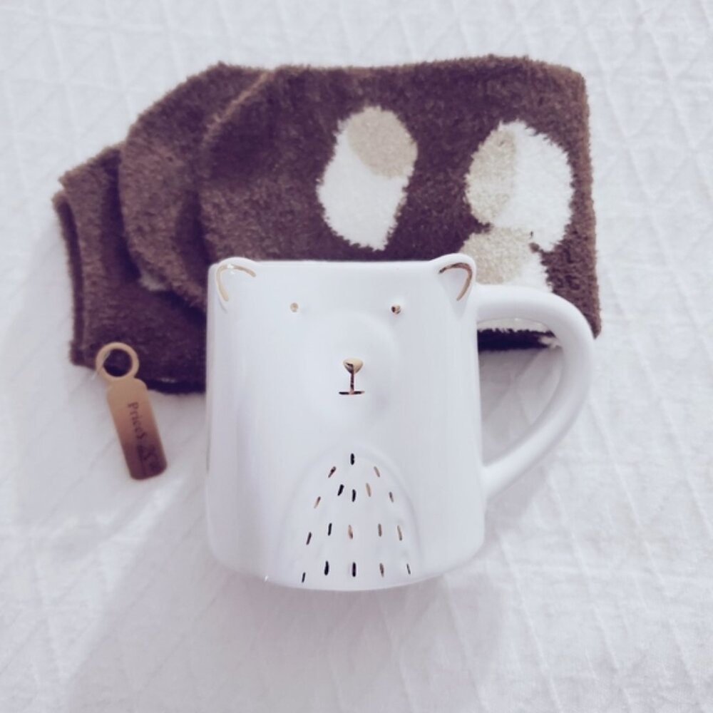 LIFE AT HOME- Polar Bear Gold/White Textured Mug With Cozy Socks